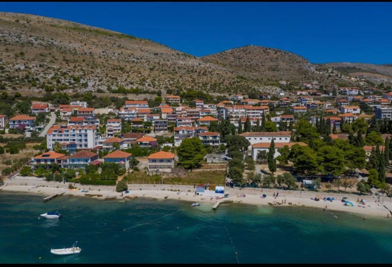 Puerto Tranquilo Beach Residsnce Apartment Trogir