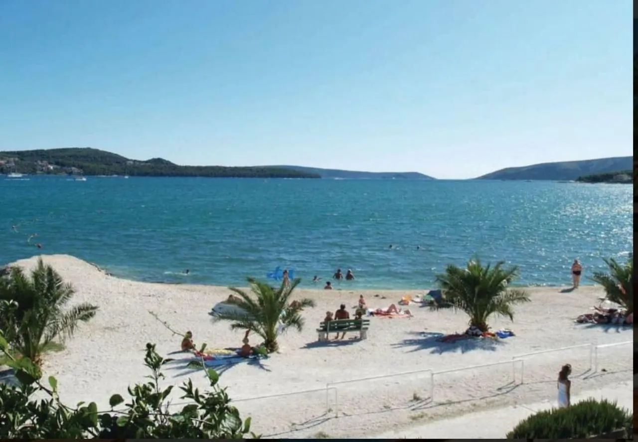 Puerto Tranquilo Beach Residsnce Apartment Trogir