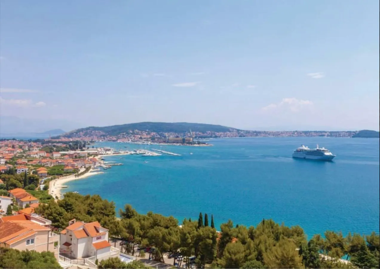 Puerto Tranquilo Beach Residsnce Apartment Trogir Croatia